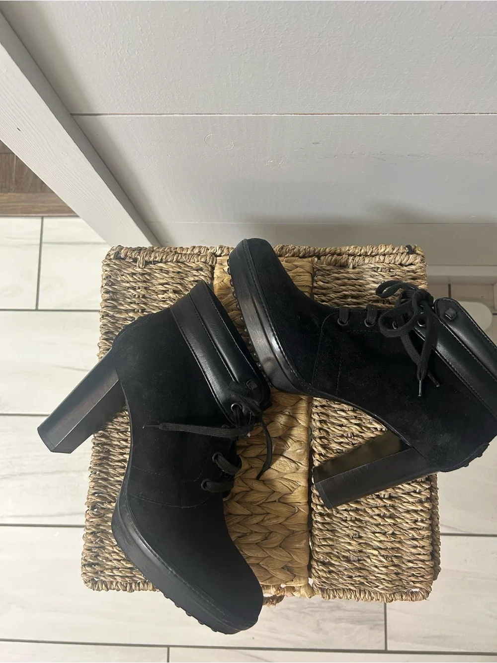 TOD’S suede and leather 4” lace up ankle boots. Size 40(9.5-10). New??